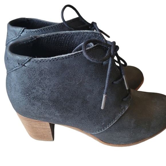 Toms Black Leather Booties Ankle Boots Heeled Size 8.5 - Picture 3 of 7